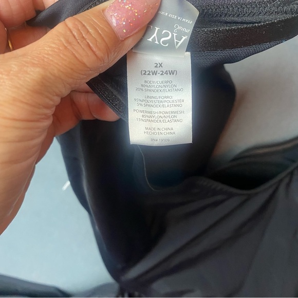 NEW LYSA Sexy PLUS Size 2X Black Cutout Swimsuit with Chain Accent - Picture 8 of 9